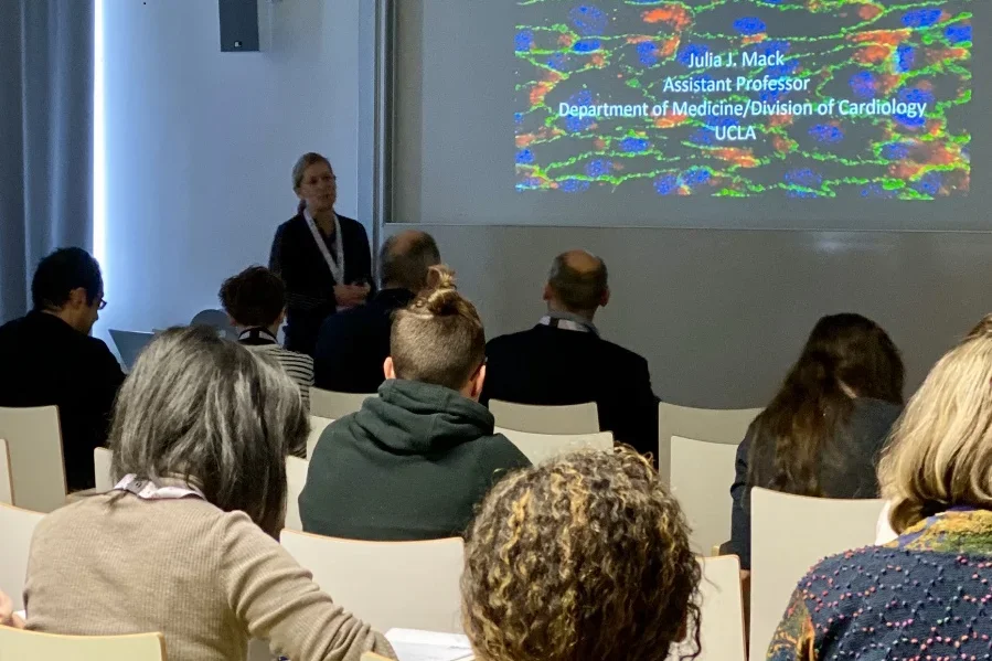 Julia presents keynote lecture at the International Cell Culture under Flow Meeting in Munich, Germany